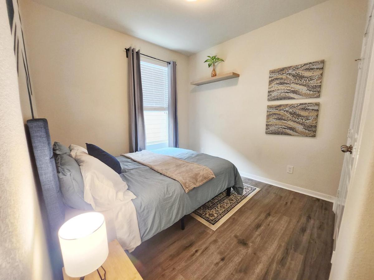 4 Bedroom Home Near Downtown Med Center Nrg Stadium Pearland Skyview Long By Ion Rentals Houston Exteriör bild