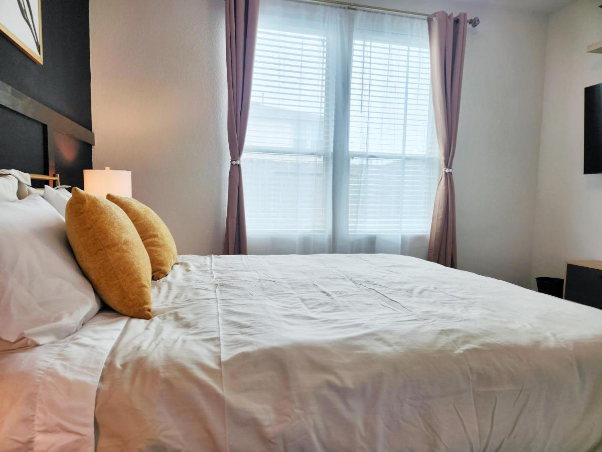 4 Bedroom Home Near Downtown Med Center Nrg Stadium Pearland Skyview Long By Ion Rentals Houston Exteriör bild
