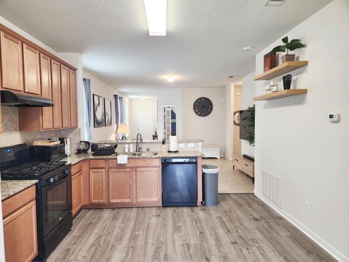 4 Bedroom Home Near Downtown Med Center Nrg Stadium Pearland Skyview Long By Ion Rentals Houston Exteriör bild