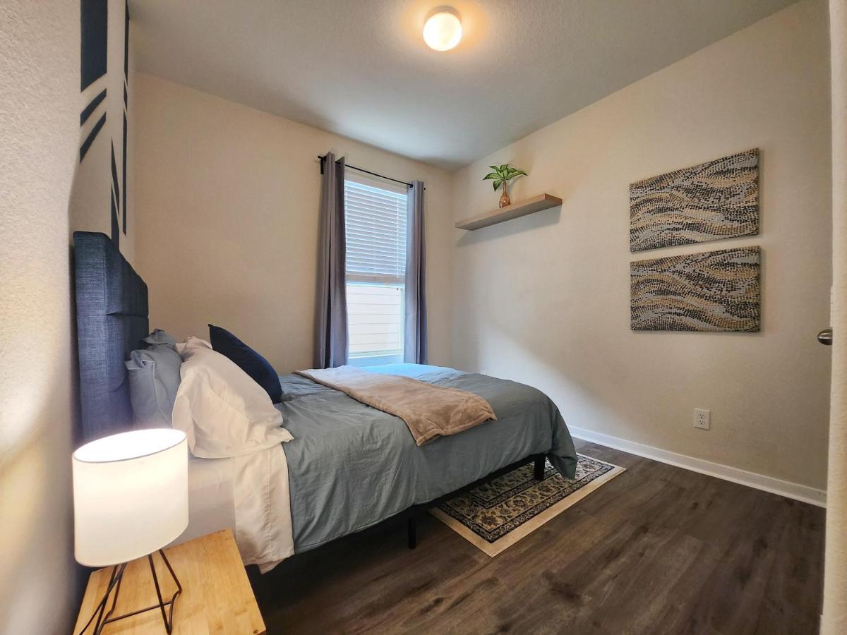 4 Bedroom Home Near Downtown Med Center Nrg Stadium Pearland Skyview Long By Ion Rentals Houston Exteriör bild