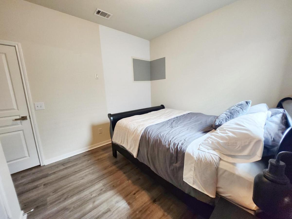 4 Bedroom Home Near Downtown Med Center Nrg Stadium Pearland Skyview Long By Ion Rentals Houston Exteriör bild