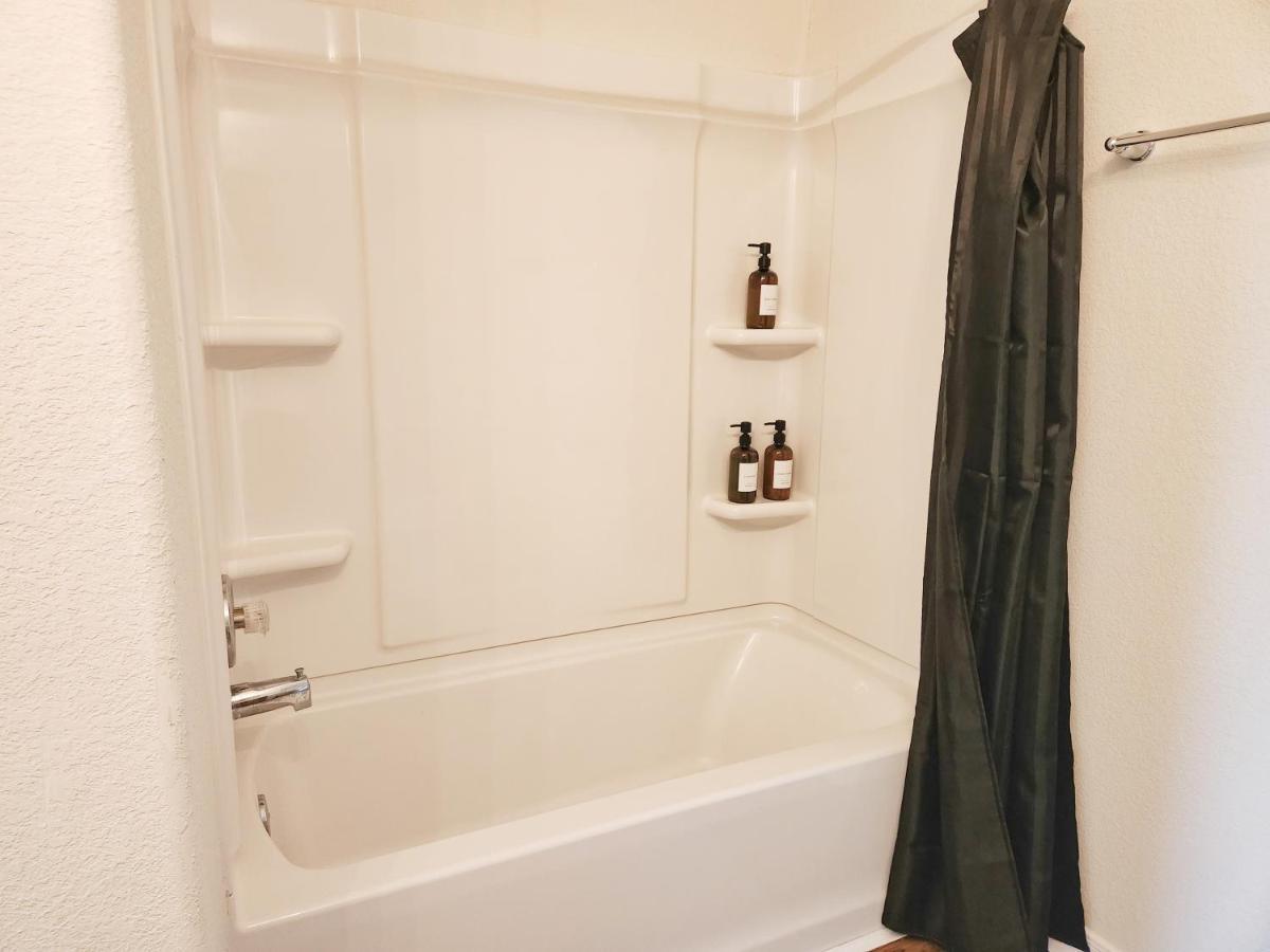 4 Bedroom Home Near Downtown Med Center Nrg Stadium Pearland Skyview Long By Ion Rentals Houston Exteriör bild
